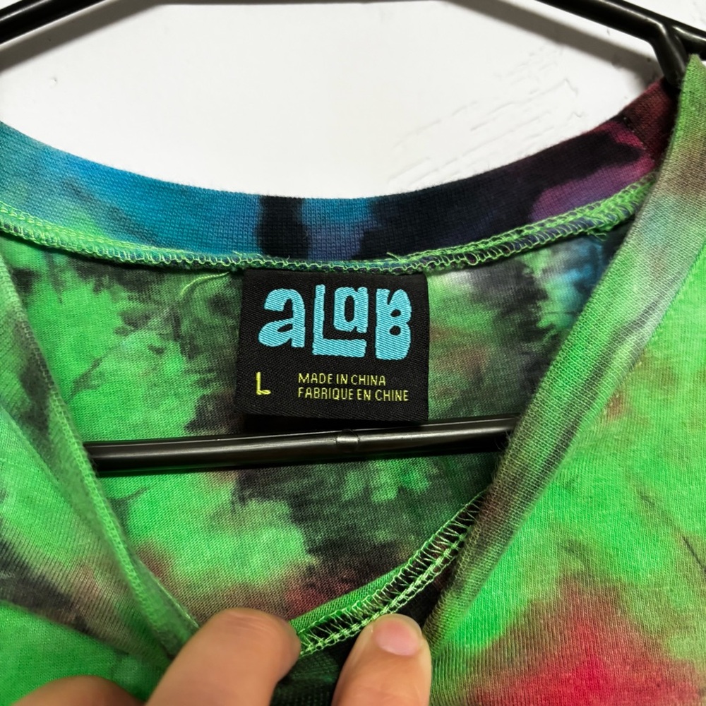Zumiez a.Lab Women’s Colorful Tie-Dye Graphic T-Shirt - Picture 4 of 10